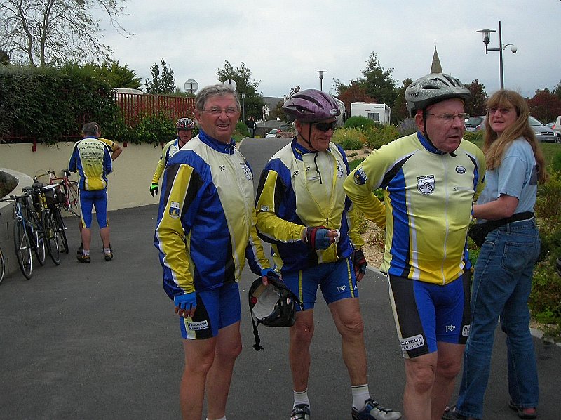 2011-09-25 29 Le Groupe 3 arrive.JPG